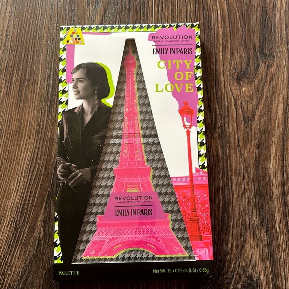 “EMILY IN PARIS” SHAWDOW PALETTE